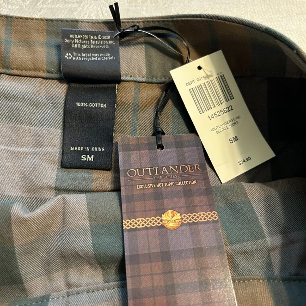 Outlander Plaid Buckle Skirt SM New With Tags Exclusive HOT TOPIC COLLECTION - Picture 3 of 11